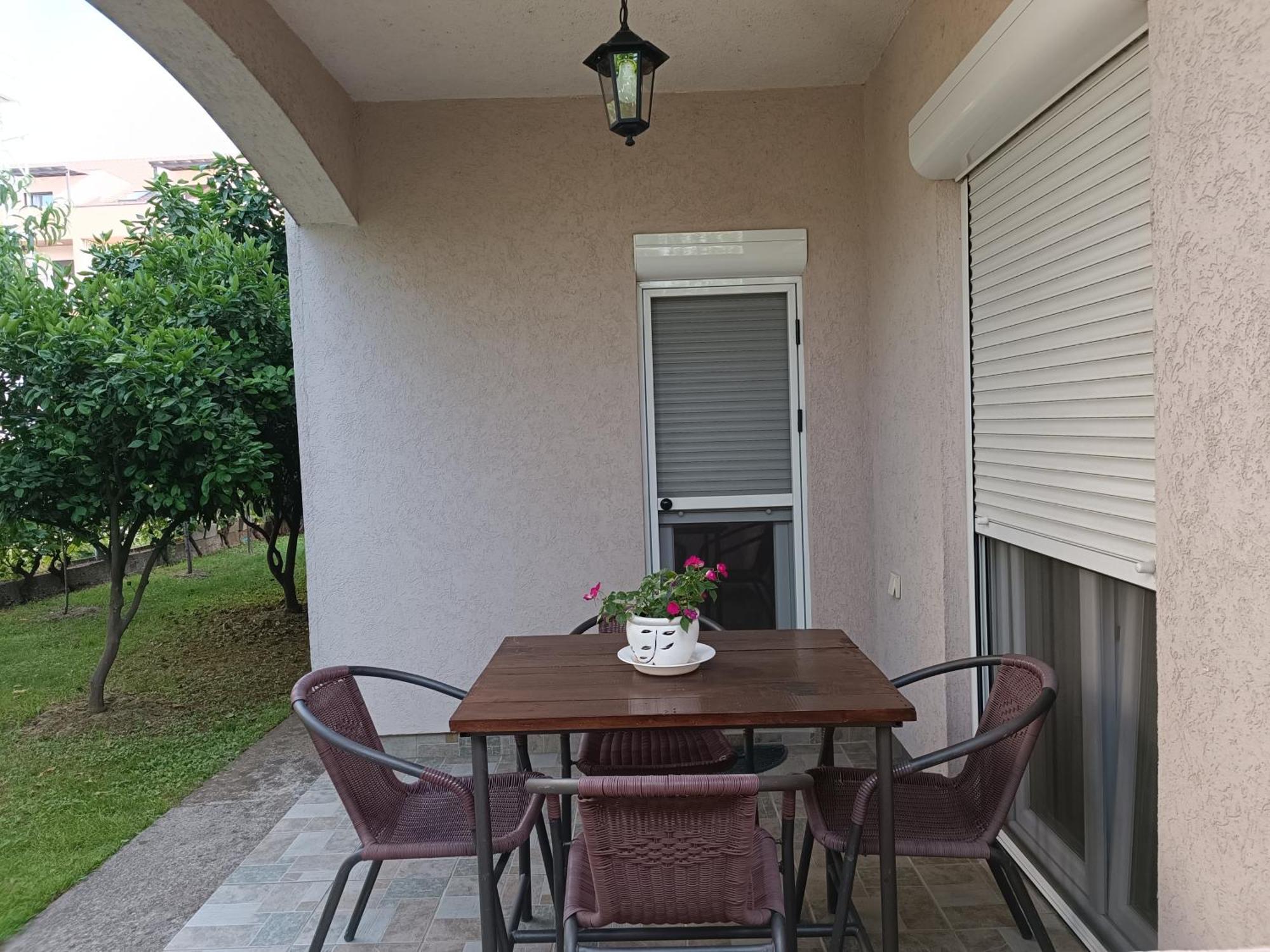 Entire House Floor - 2-Bedroom Cozy & Peaceful Apartment Podgorica Exterior foto