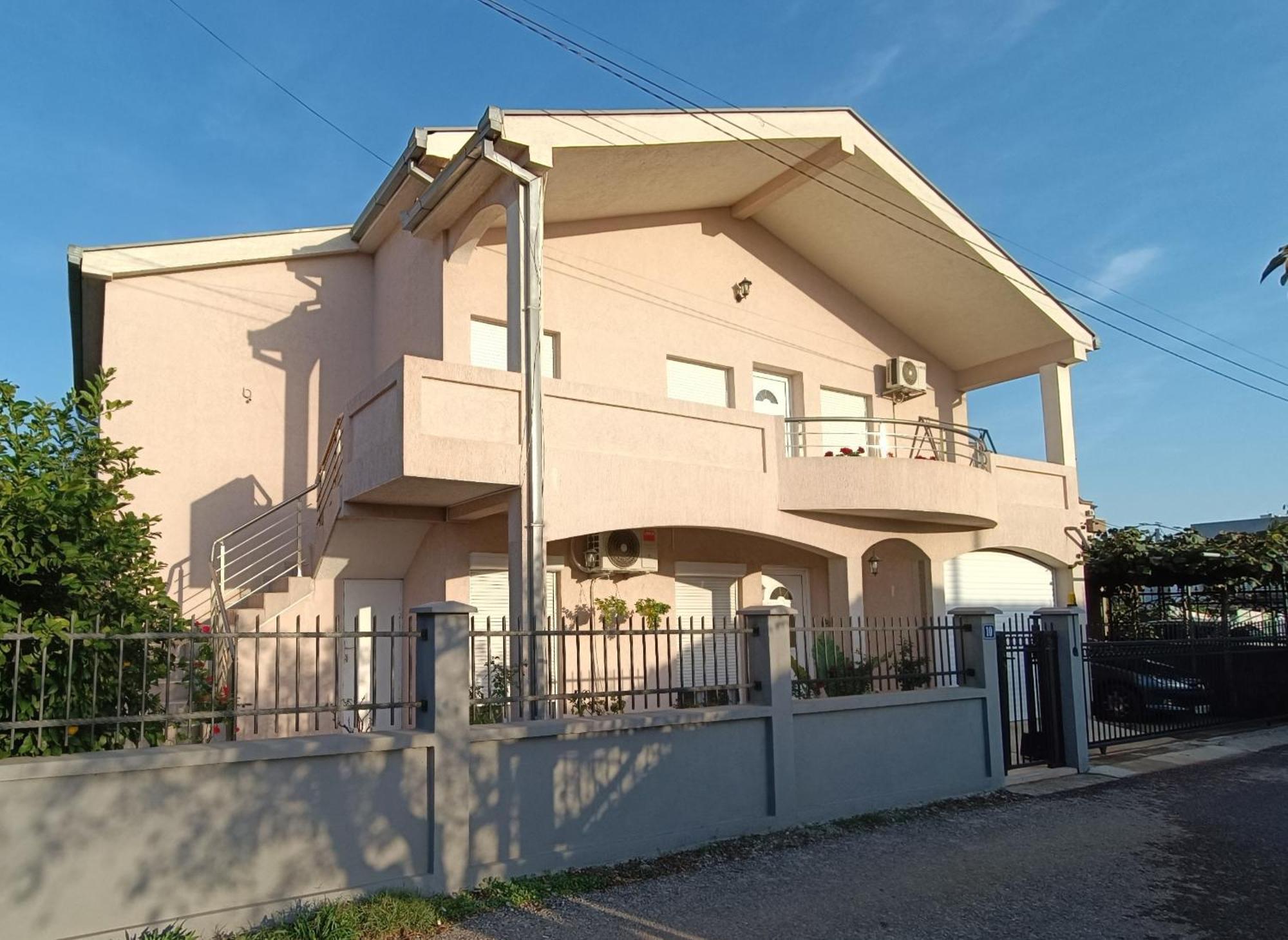 Entire House Floor - 2-Bedroom Cozy & Peaceful Apartment Podgorica Exterior foto